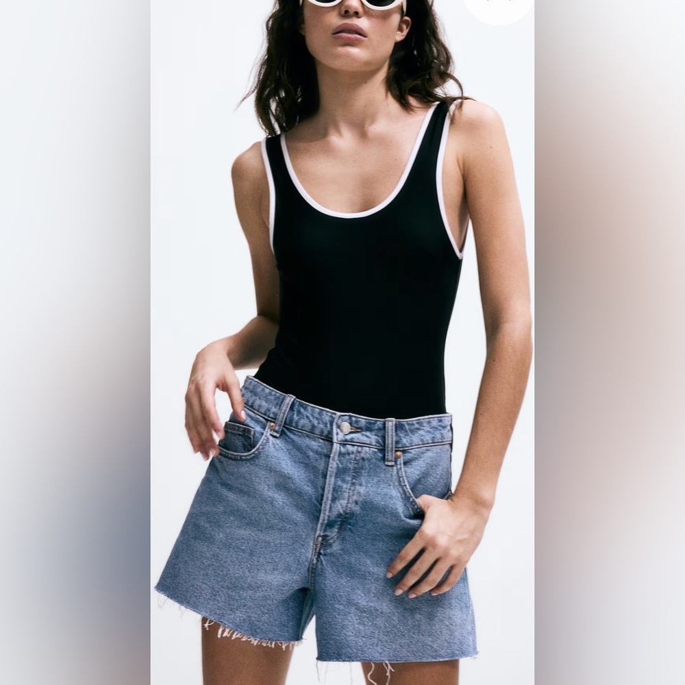 H&M DIVIDED denim high rise cutoff fringe edge shorts button zip closure size 6